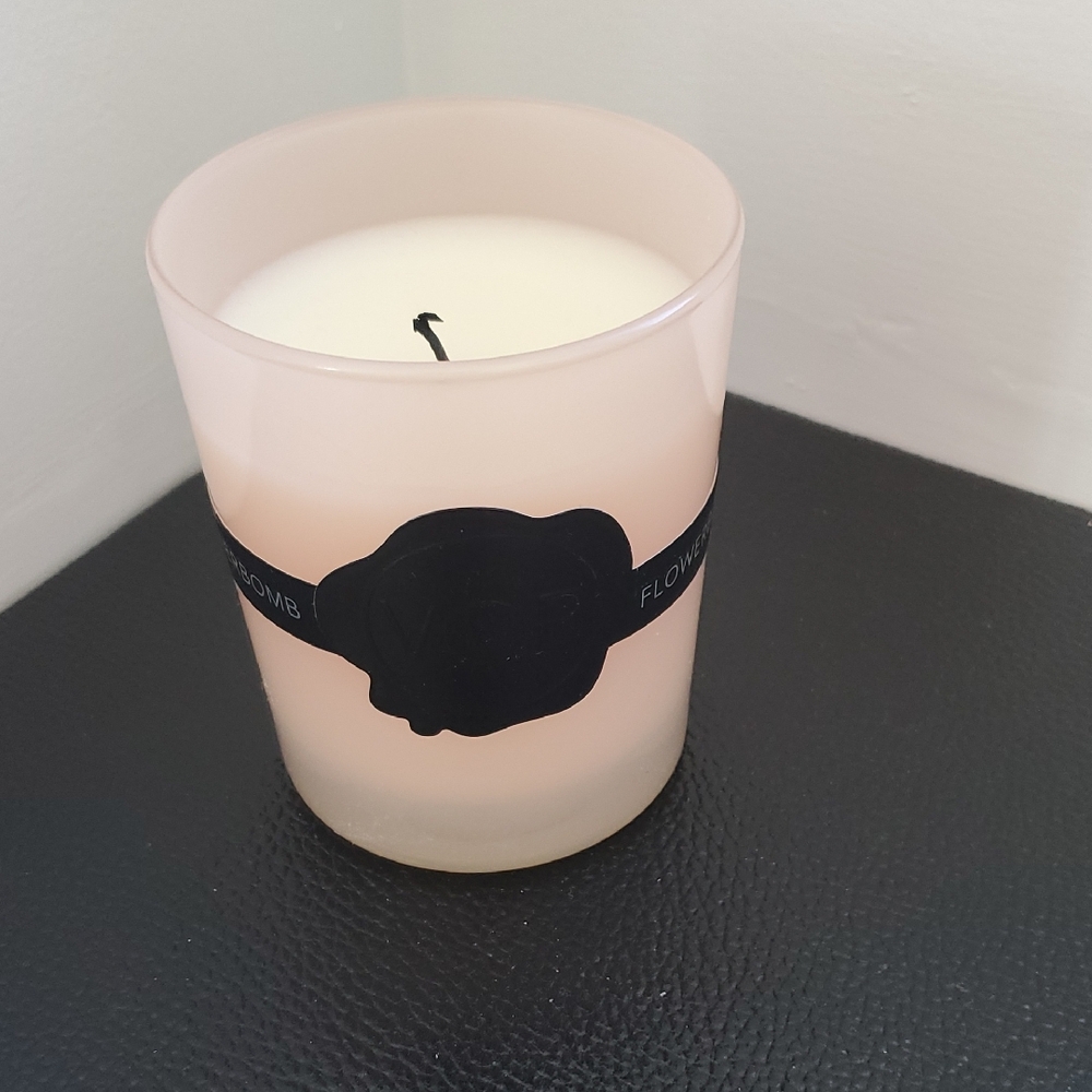 Viktor & Rolf Cream Candle with Black Accent